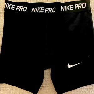 Girl’s Nike Pro shorts size XL
